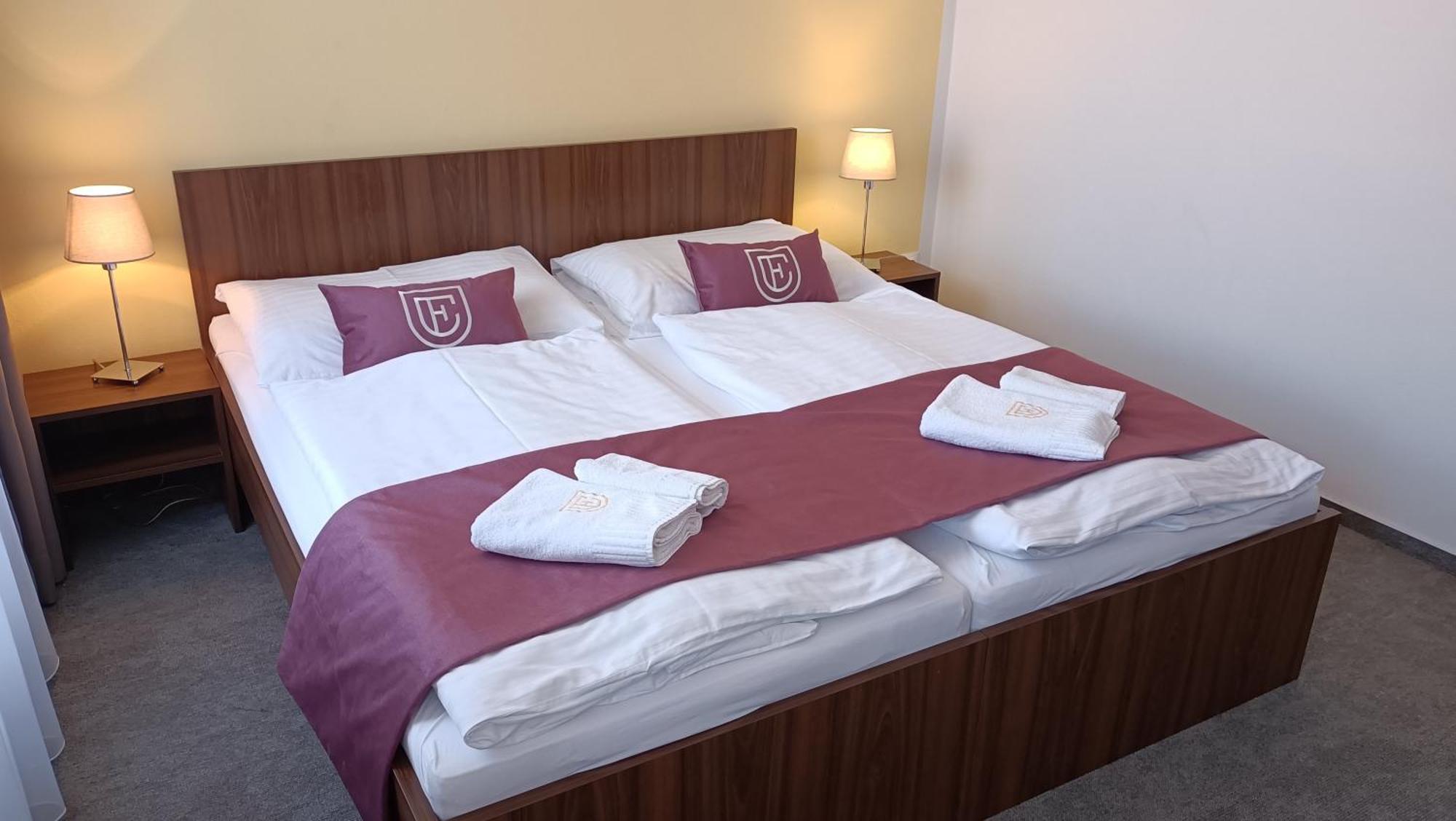 Hotel Eminent Stupava Ngoại thất bức ảnh