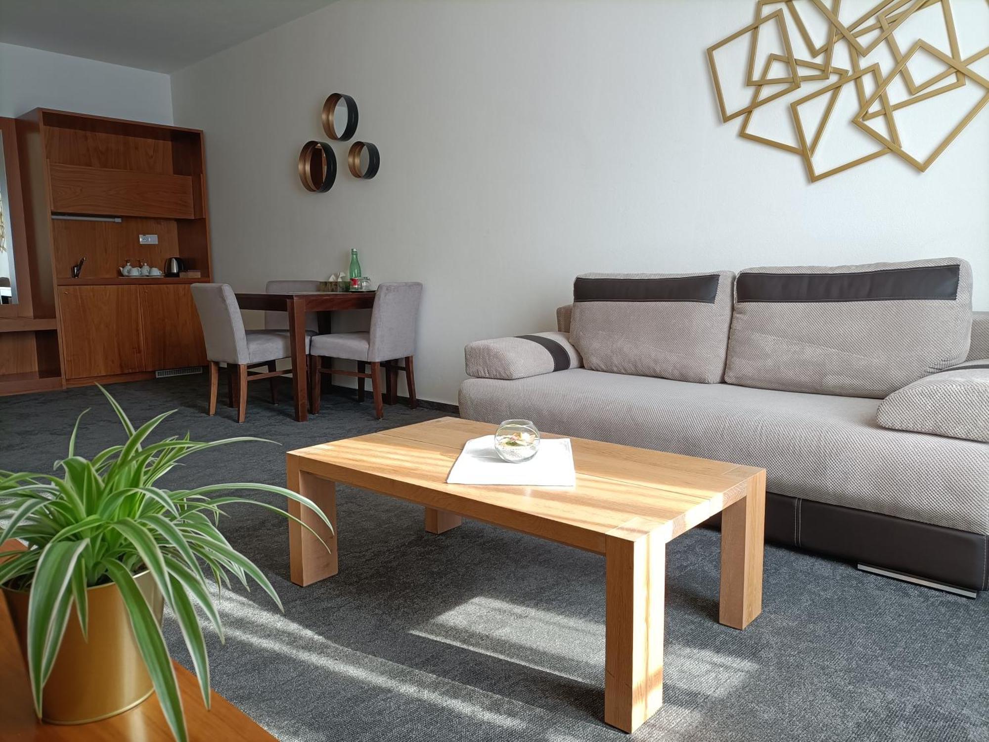 Hotel Eminent Stupava Ngoại thất bức ảnh