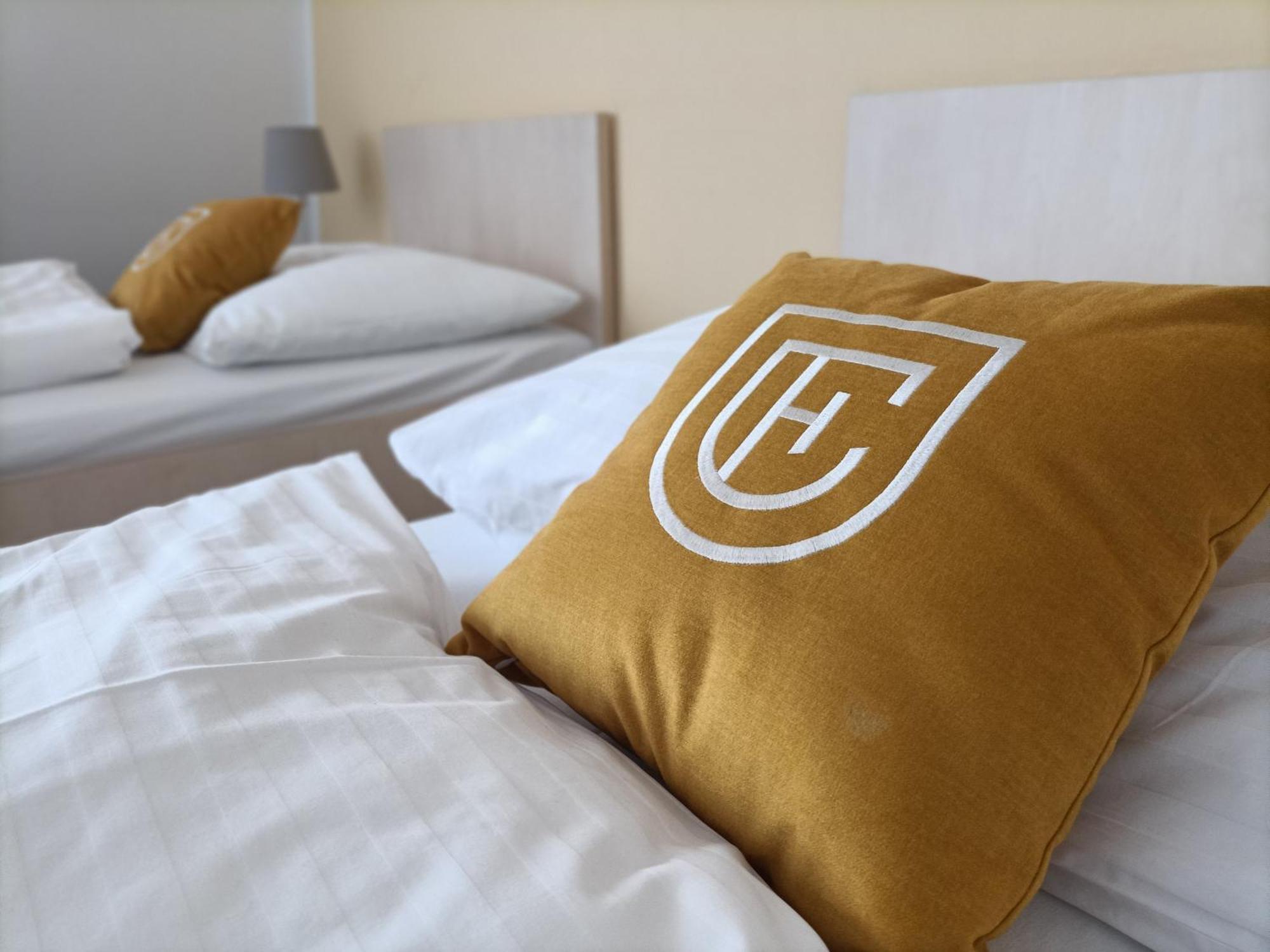 Hotel Eminent Stupava Ngoại thất bức ảnh