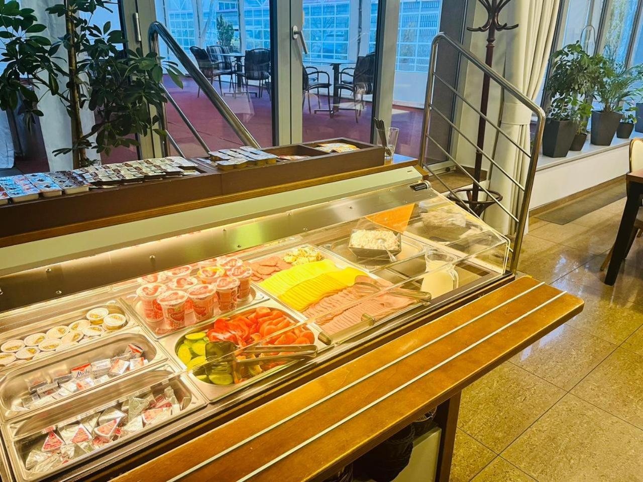 Hotel Eminent Stupava Ngoại thất bức ảnh