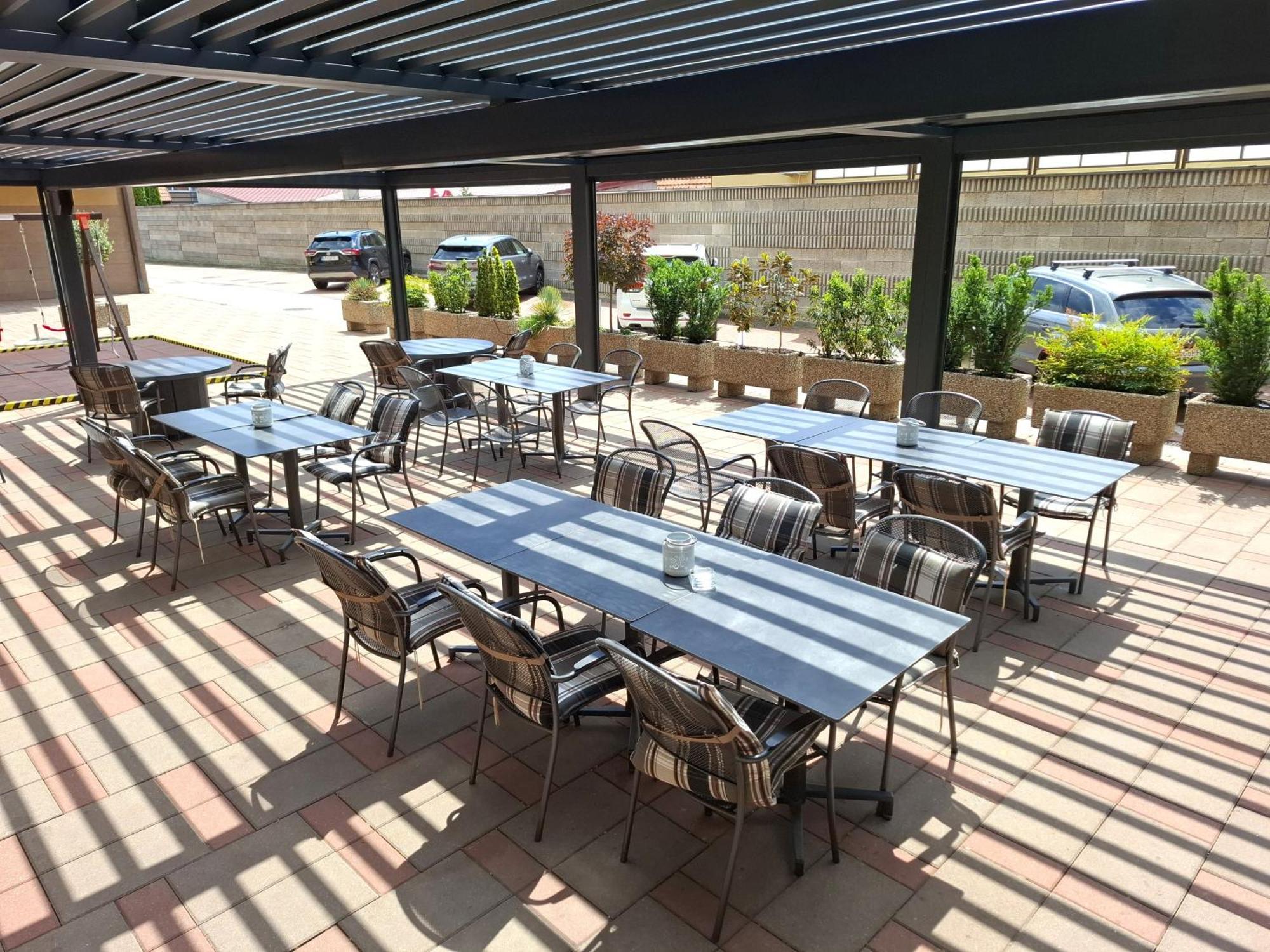 Hotel Eminent Stupava Ngoại thất bức ảnh
