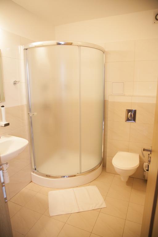 Hotel Eminent Stupava Ngoại thất bức ảnh