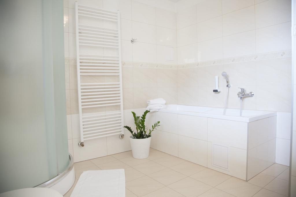 Hotel Eminent Stupava Ngoại thất bức ảnh